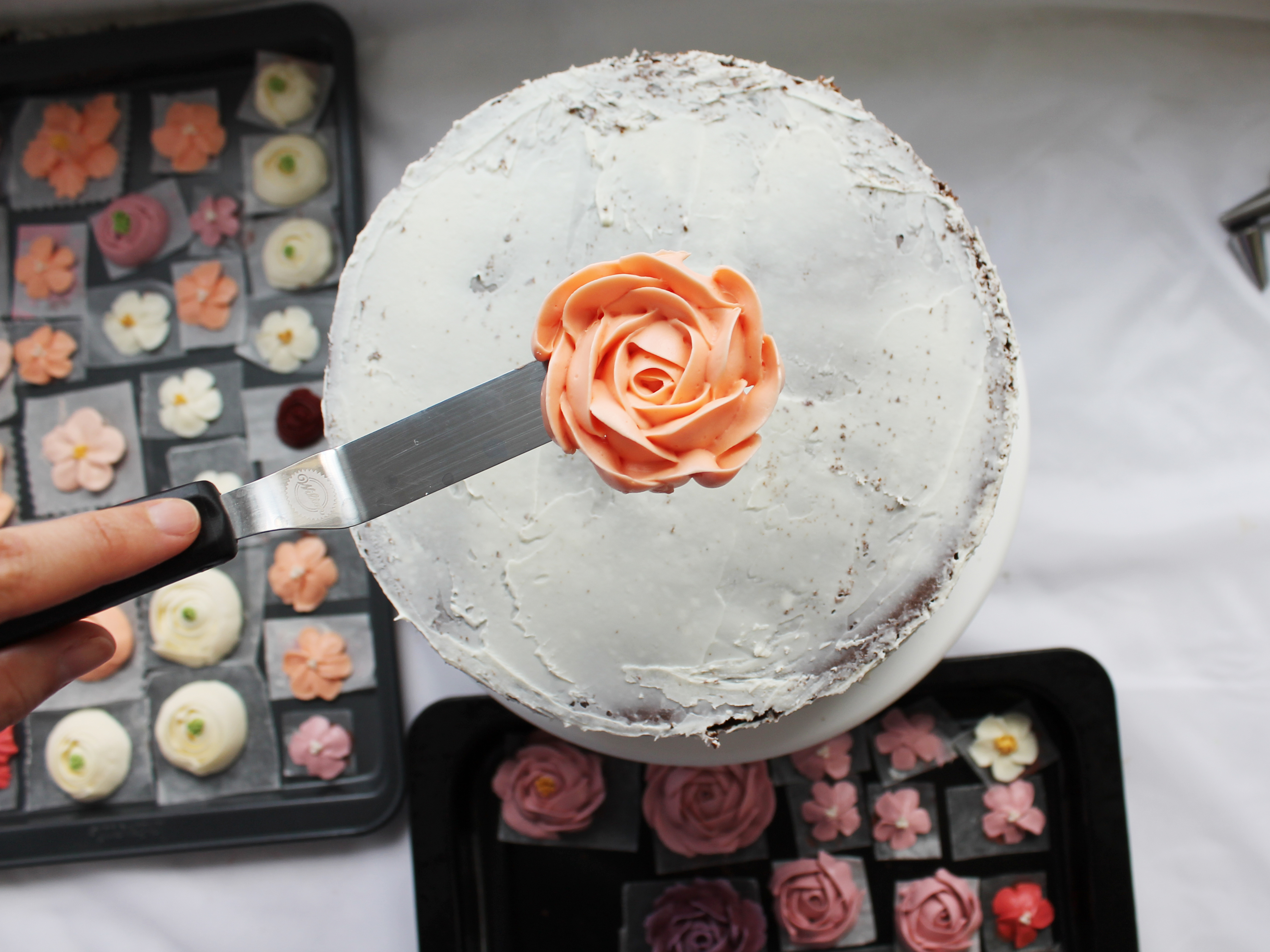 How To Make Icing Flowers For A Flower Cake